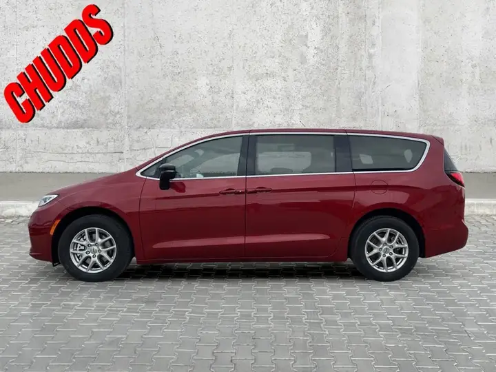 Chrysler Pacifica 2024 photo 3