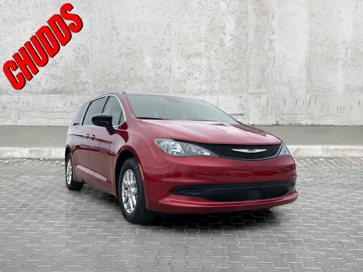 Chrysler Pacifica 2024 photo 2