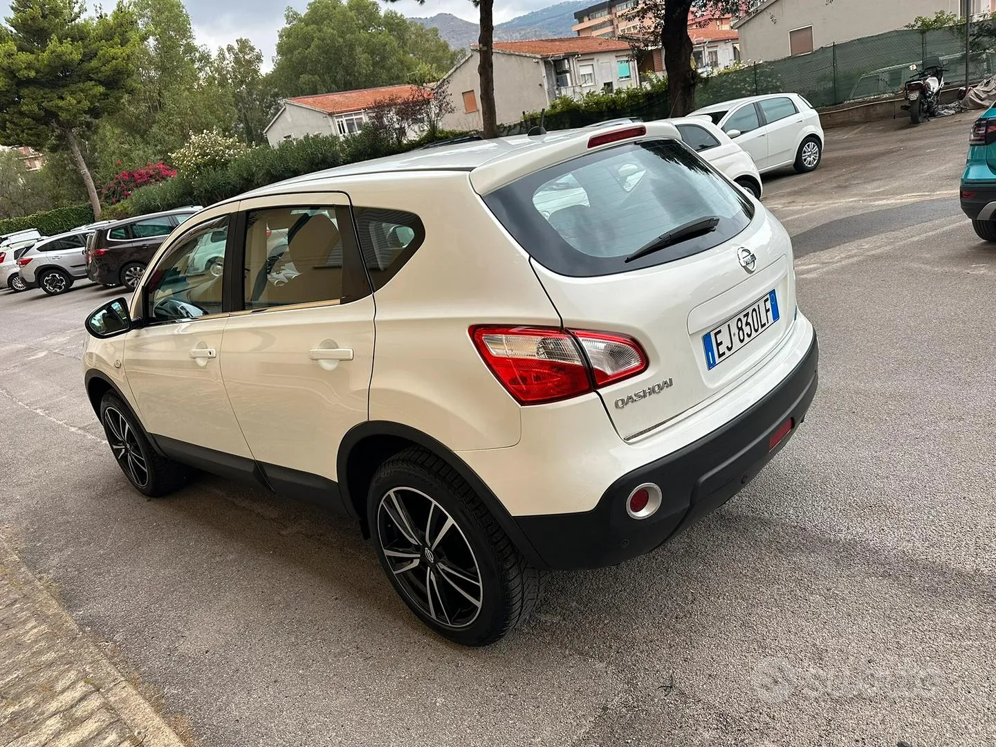 Nissan Qashqai 2011 photo 2