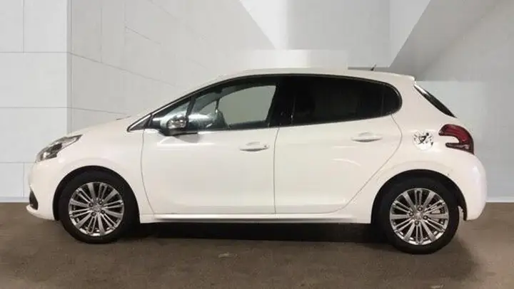 Peugeot 208 2016 photo 3