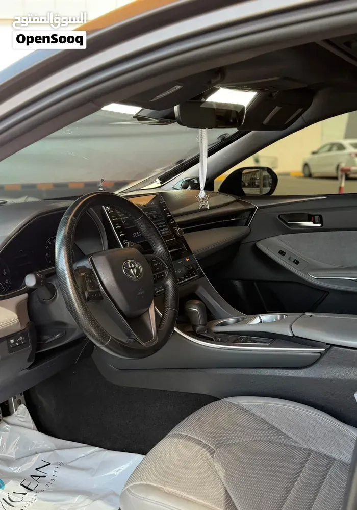 Toyota Avalon 2019 photo 2