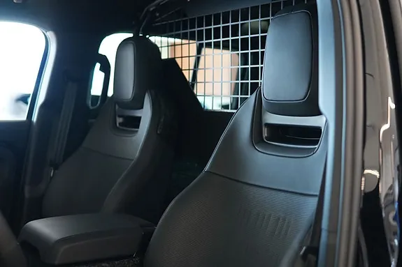 Land Rover Defender 110 2026 photo 5