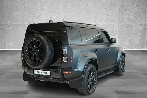 Land Rover Defender 110 2026 photo 2