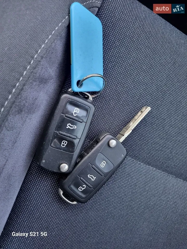 Volkswagen Touran 2012 photo 3