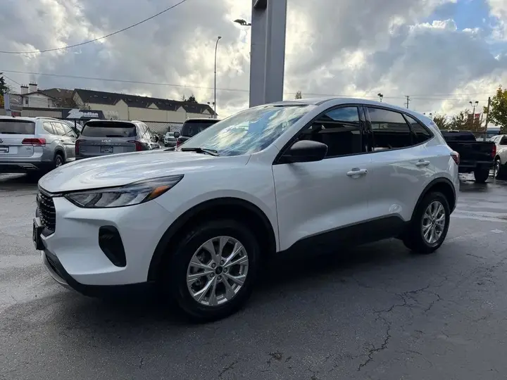 Ford Escape 2025 photo 3