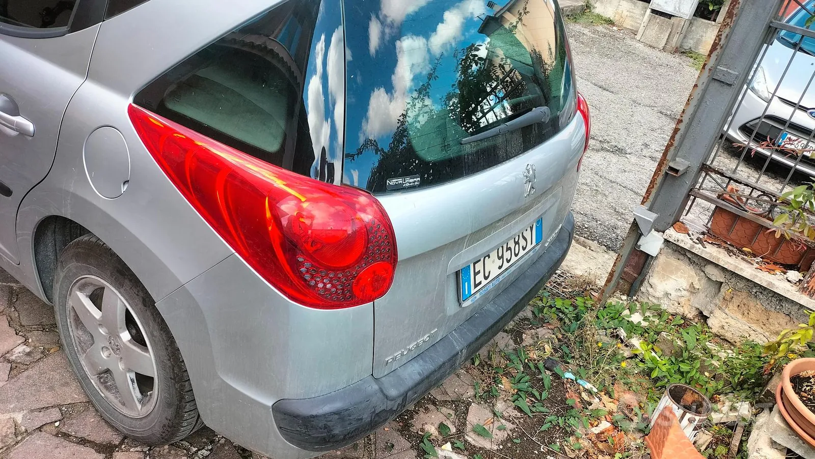 Peugeot 207 2010 photo 3