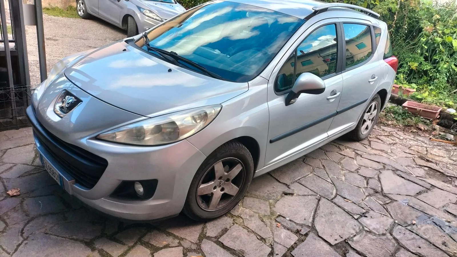 Peugeot 207 2010 photo 2