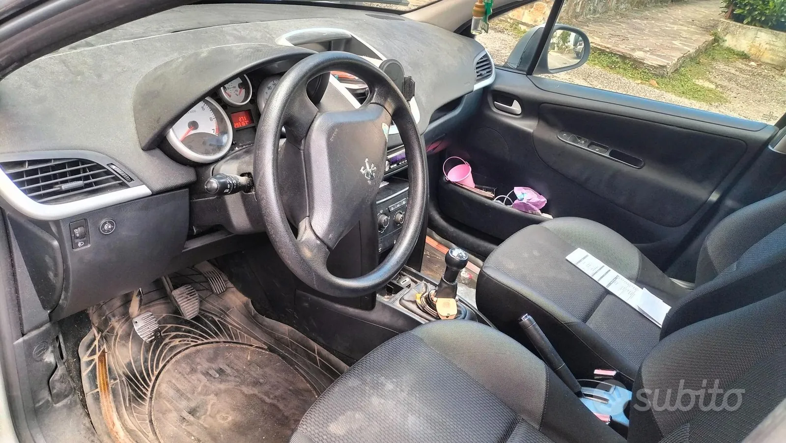 Peugeot 207 2010 photo 4