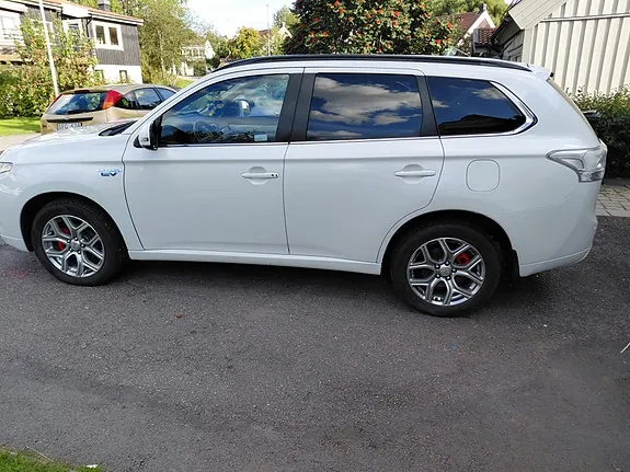 Mitsubishi Outlander 2014 photo 2