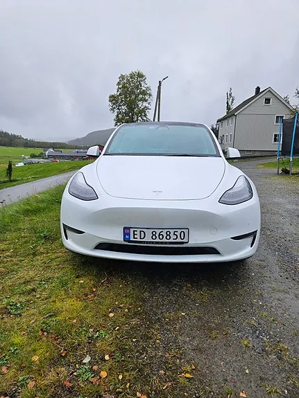 Tesla Model Y 2022 photo 2
