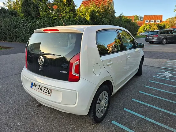 Volkswagen Up 2014 photo 4