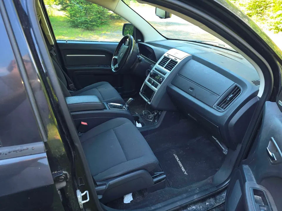 Dodge Journey 2010 photo 2