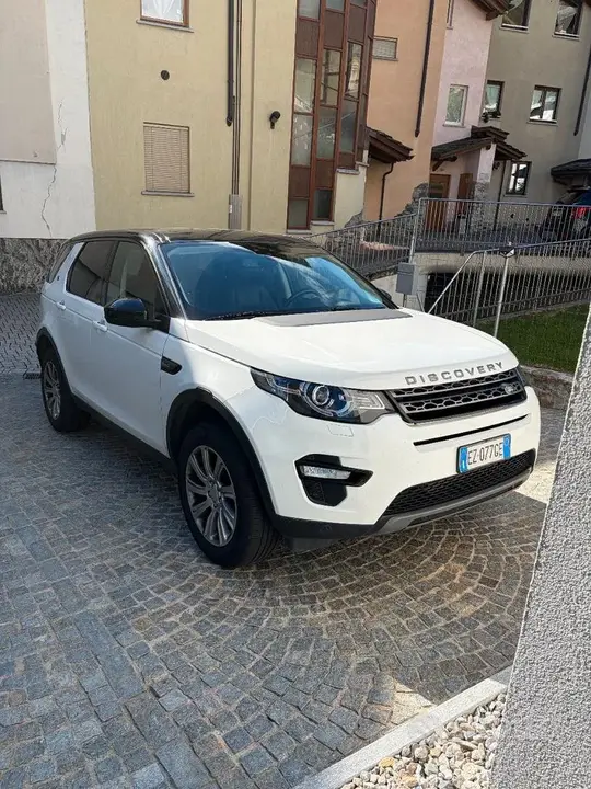 Land Rover Discovery Sport 2015 photo 2
