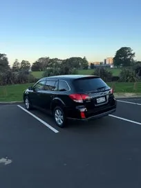 Subaru Outback 2011 photo 2