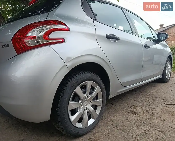 Peugeot 208 2014 photo 4