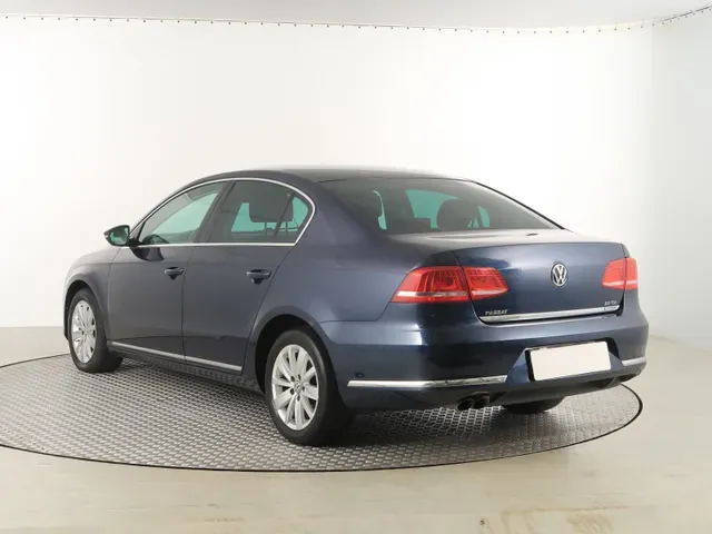 Volkswagen Passat 2011 photo 3