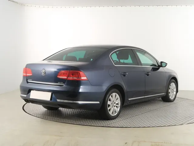 Volkswagen Passat 2011 photo 4
