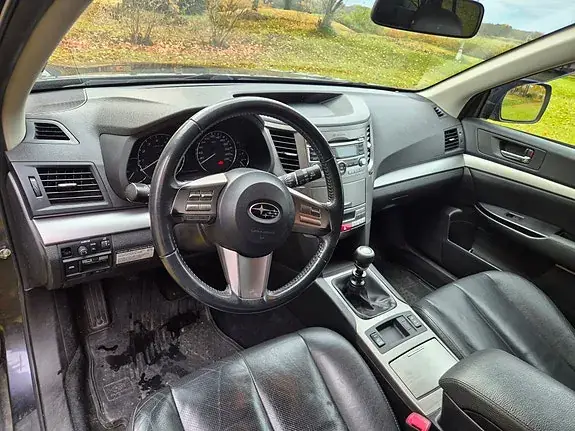 Subaru Outback 2011 photo 5
