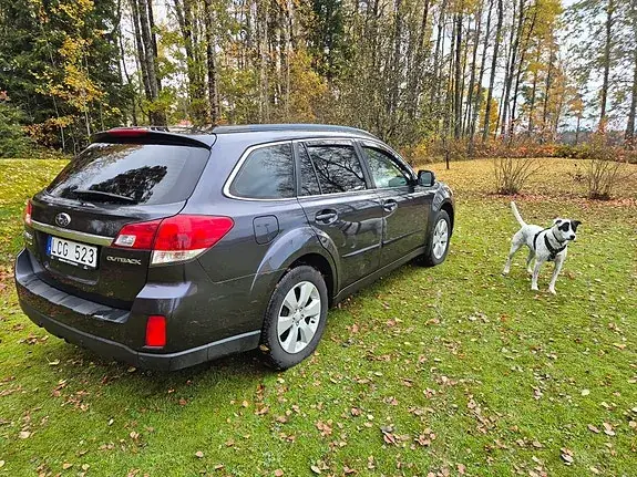 Subaru Outback 2011 photo 4