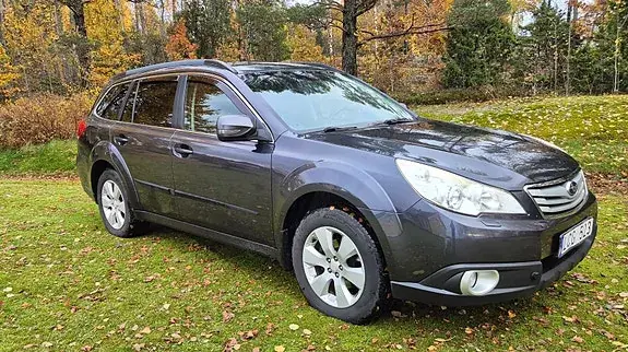 Subaru Outback 2011 photo 2