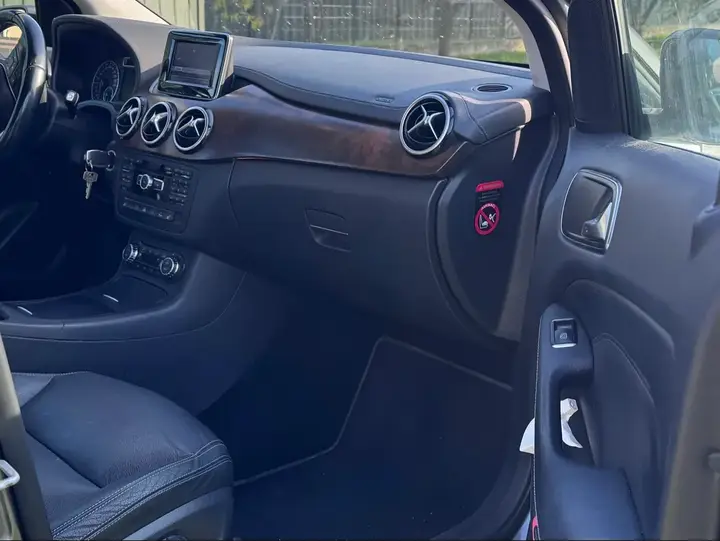 Mercedes-Benz B-Class 2013 photo 2