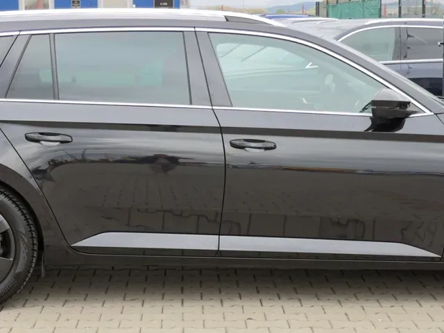Skoda Superb Combi 2019 photo 2