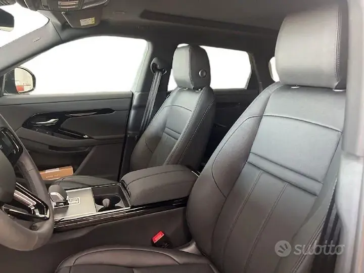 Land Rover Evoque 2025 photo 3