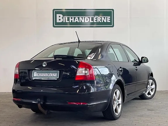 Skoda Octavia 2011 photo 2