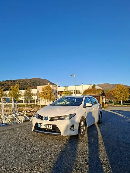 Toyota Auris 2014 photo 4