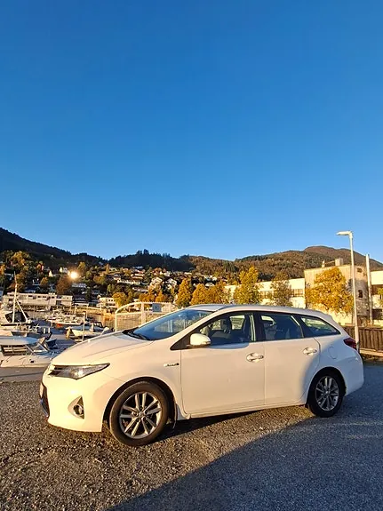 Toyota Auris 2014 photo 3
