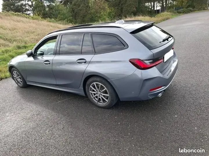 BMW 3 Series 2023 photo 2