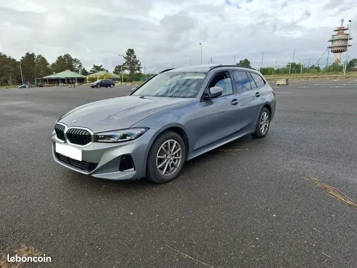 BMW 3 Series 2023 photo 3