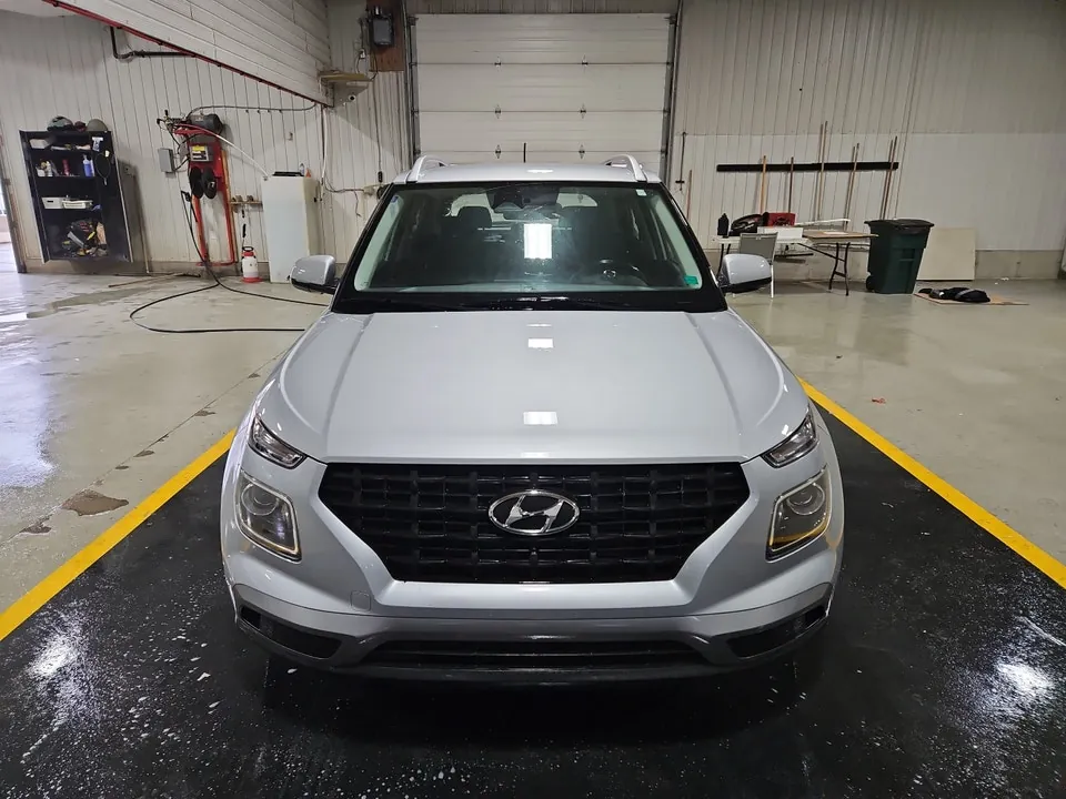 Hyundai Venue 2023 photo 2