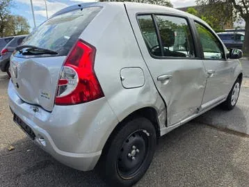 Dacia Sandero 2010 photo 3