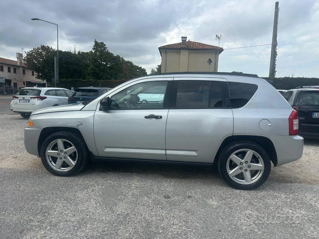 Jeep Compass 2010 photo 2