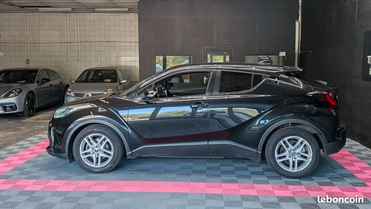 Toyota C-Hr 2023 photo 2