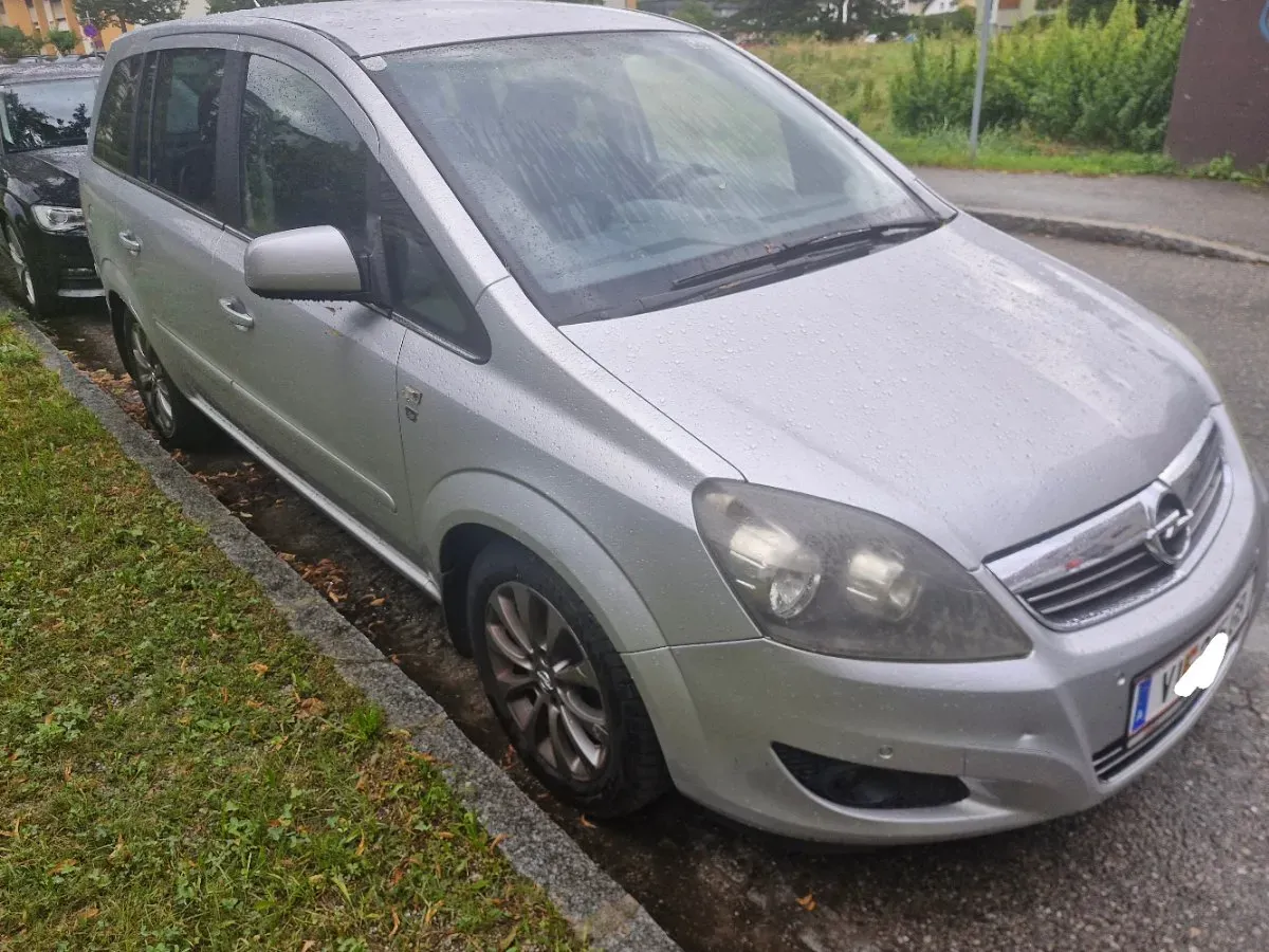 Opel Zafira 2010 photo 2