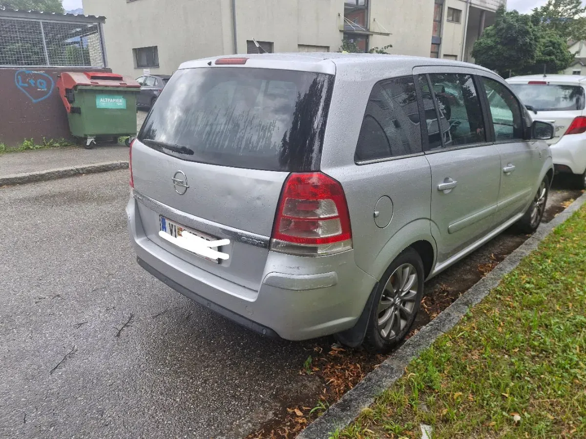 Opel Zafira 2010 photo 3