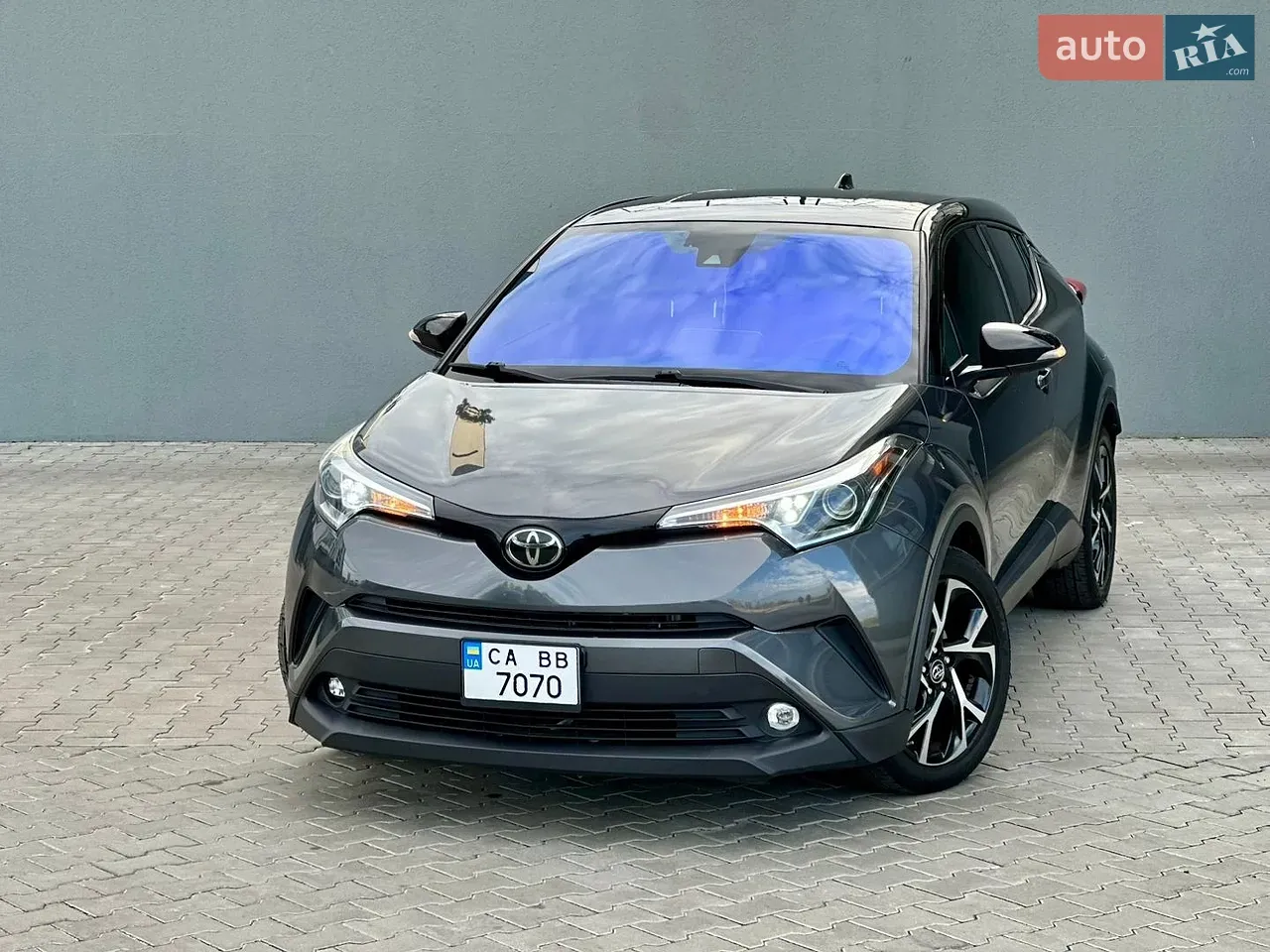 Toyota C-Hr 2018 photo 2