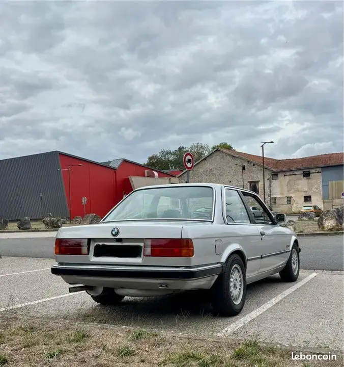 BMW 3 Series 1986 photo 2