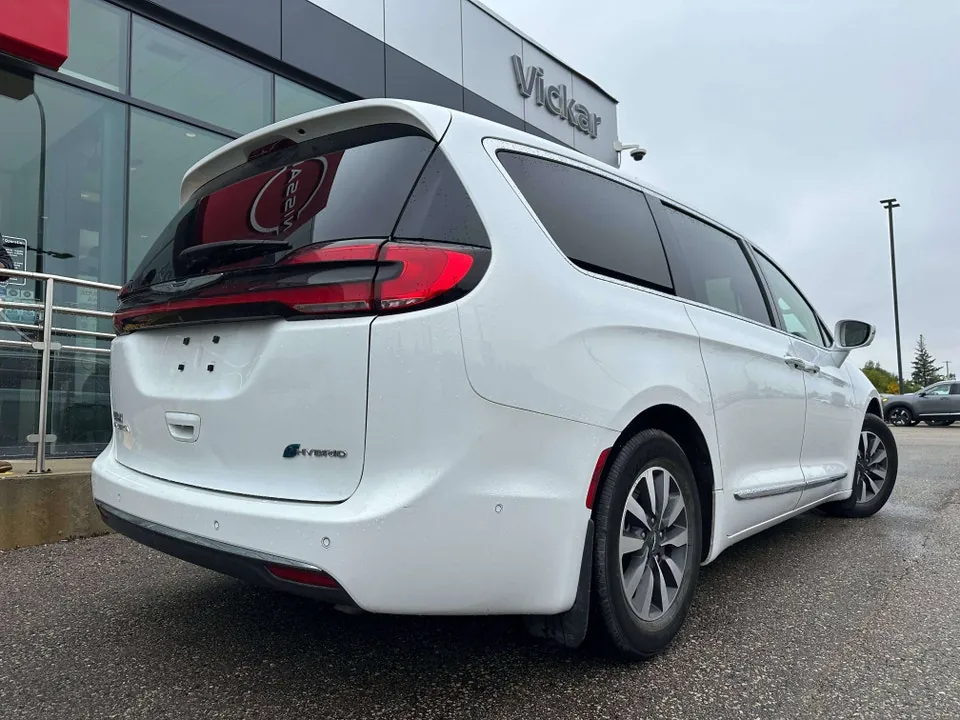 Chrysler Pacifica 2022 photo 3