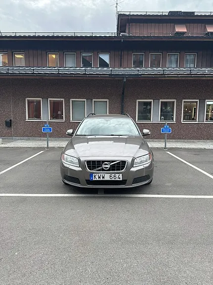 Volvo V70 2011 photo 2