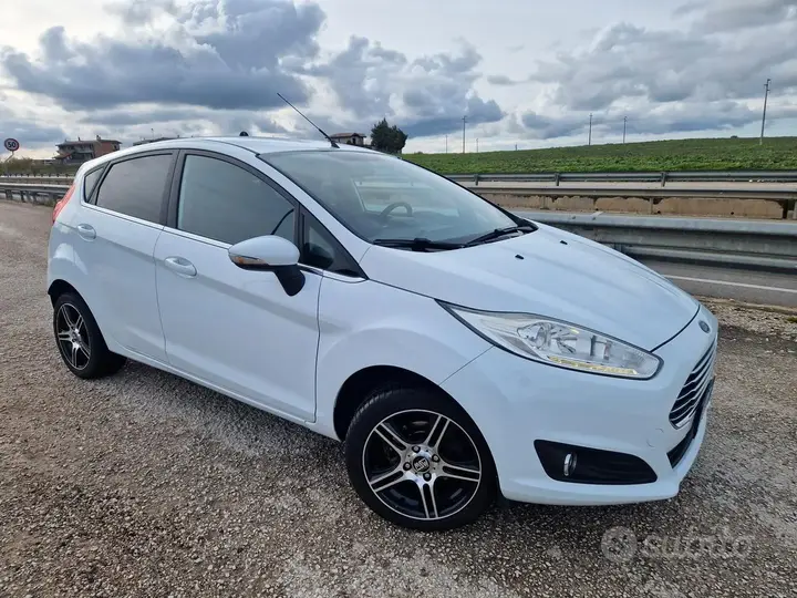 Ford Fiesta 2015 photo 2