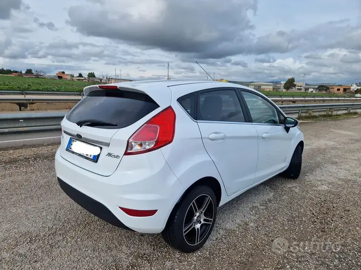 Ford Fiesta 2015 photo 4