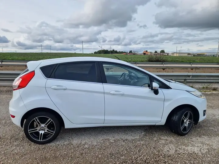Ford Fiesta 2015 photo 3