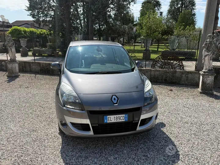 Renault Scenic 2012 photo 2