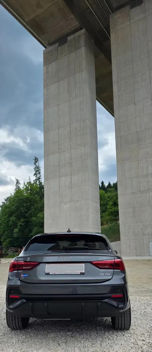 Audi Q3 2021 photo 2