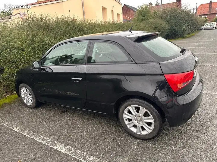 Audi A1 2010 photo 2