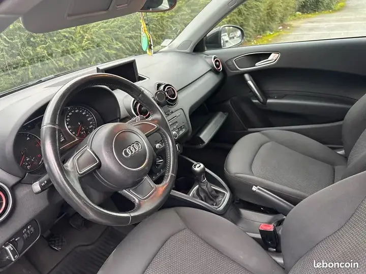Audi A1 2010 photo 3