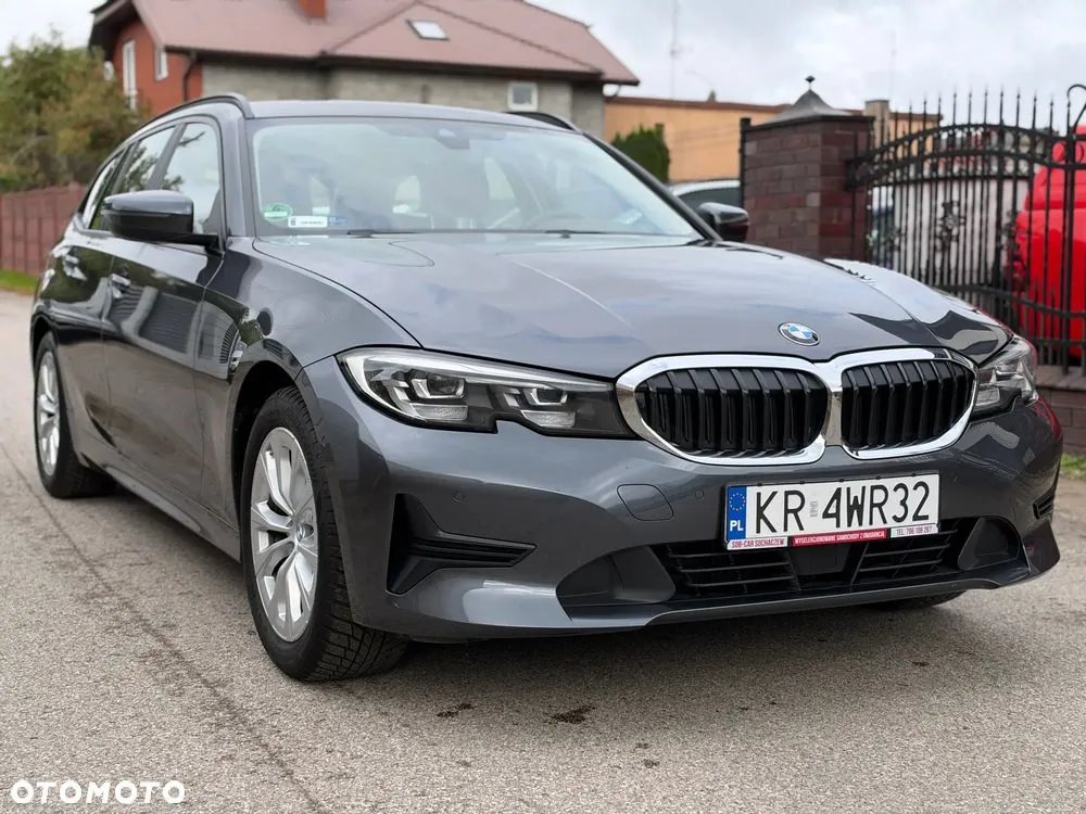 BMW 3 Series 2021 photo 3